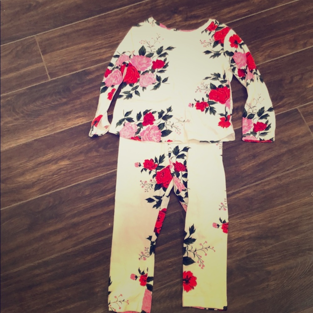 Comfy Rose 🌹 2T Legging Outfit